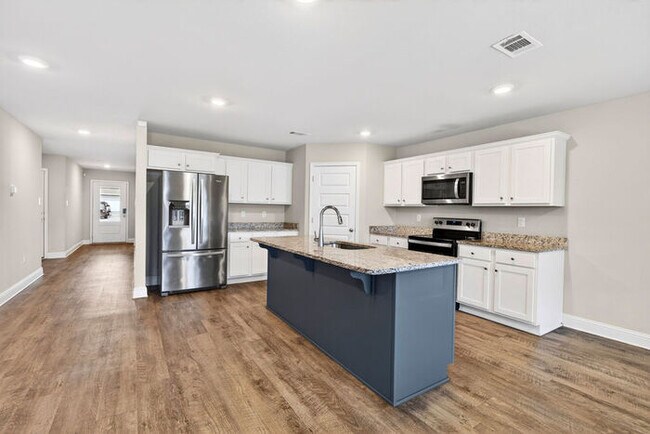 Building Photo - 6550 Eastland Cir