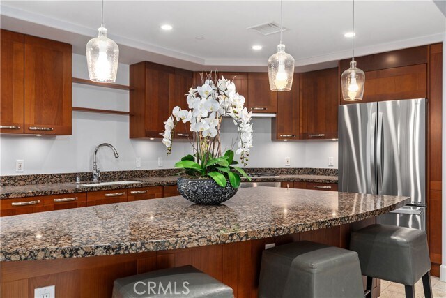 Building Photo - 5042 Scholarship