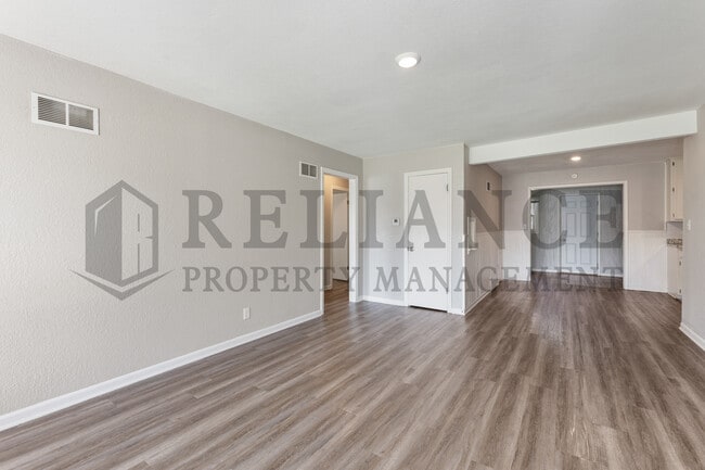 Building Photo - 1231 N Harding Ave
