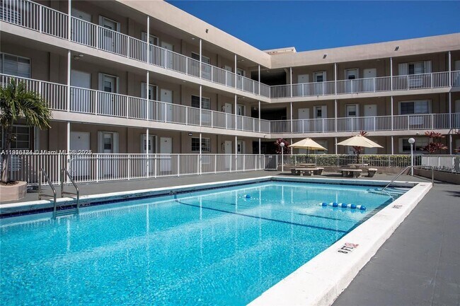 Building Photo - 6580 Santona St