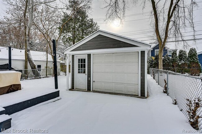 Building Photo - 1460 Cole St