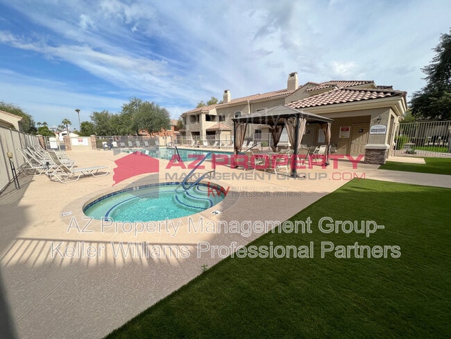 Building Photo - 955 E Knox Rd