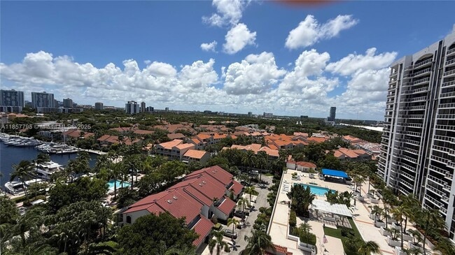 Building Photo - 3610 Yacht Club Dr