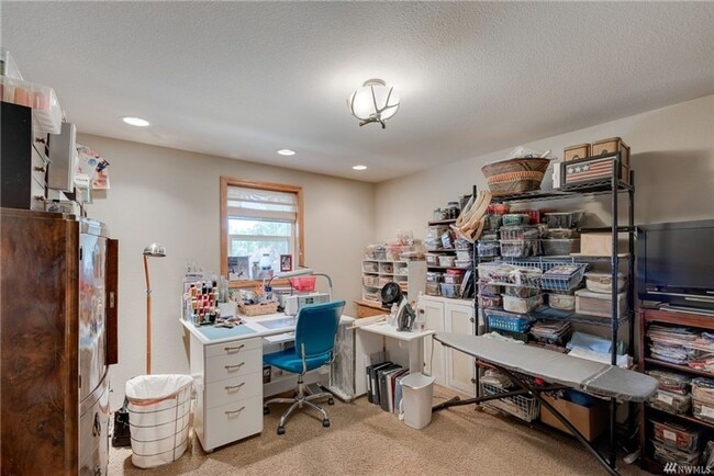 Building Photo - Amazing Views & Amazing 4 Bedroom/3 Bath H...