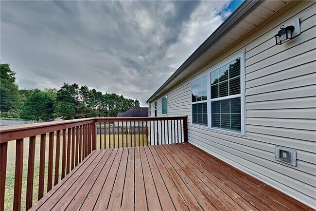 Building Photo - 450 Aristocrat Dr SW