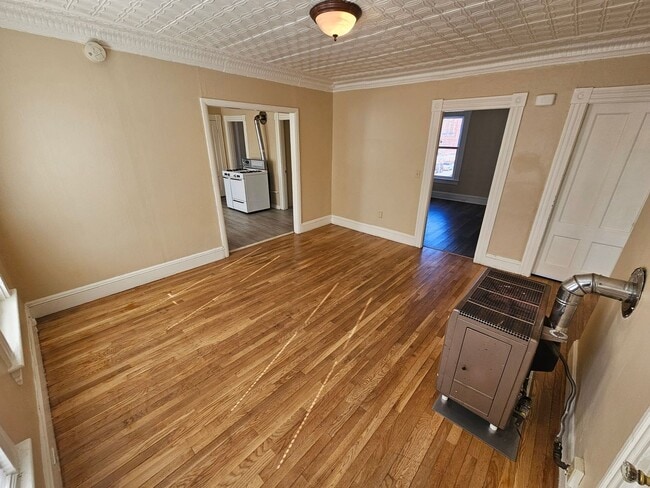Building Photo - PRICE DROP & LEASING SPECIAL!! $2,000 - 3 Bed / 1 Bath Apartment in West Manchester's Rimmon Heig...