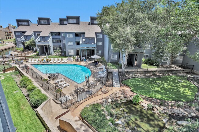 Building Photo - 12500 Melville Dr