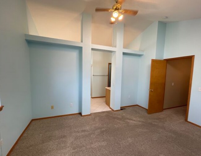 Building Photo - 10449 Hollyhock Court