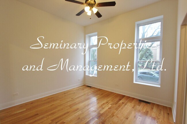 Interior Photo - 4502-04 N Paulina