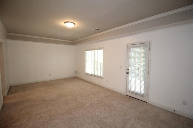 Building Photo - 335 Rose Garden Ln
