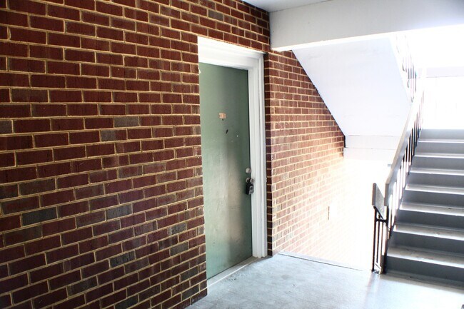 Building Photo - 1010-8 Blue Ridge Dr