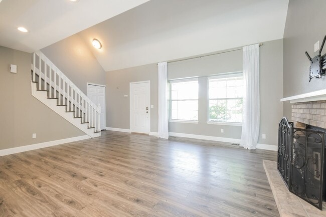Building Photo - Beautiful 3 Bed / 2 Bath Single Family Hom...