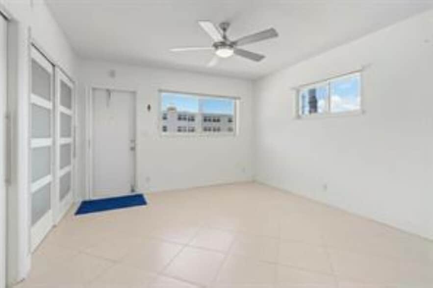 Building Photo - 2170 NE 51st Ct