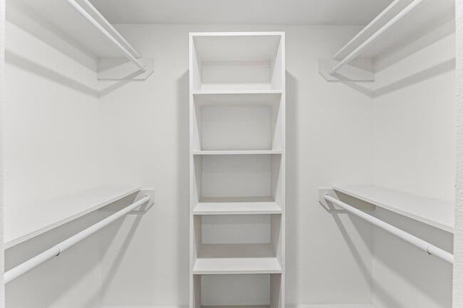 Building Photo - 10607 Overbrook Ln