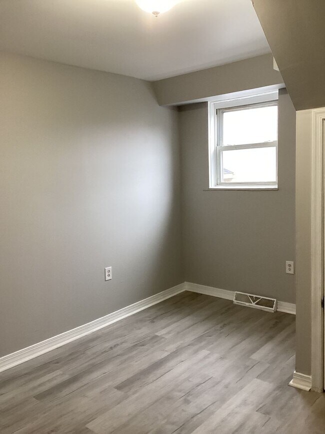 Building Photo - Move-In Ready | Two-Bedroom Apartment in Lakewood