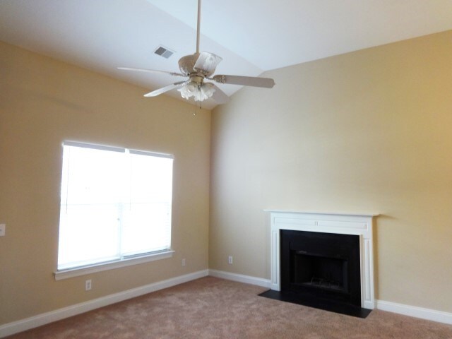 Building Photo - 425 Equinox Cir