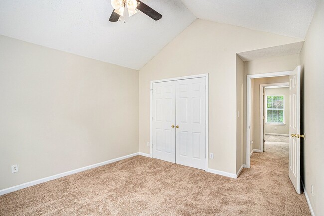 Building Photo - 3 Bedroom 2.5 Bath Home
