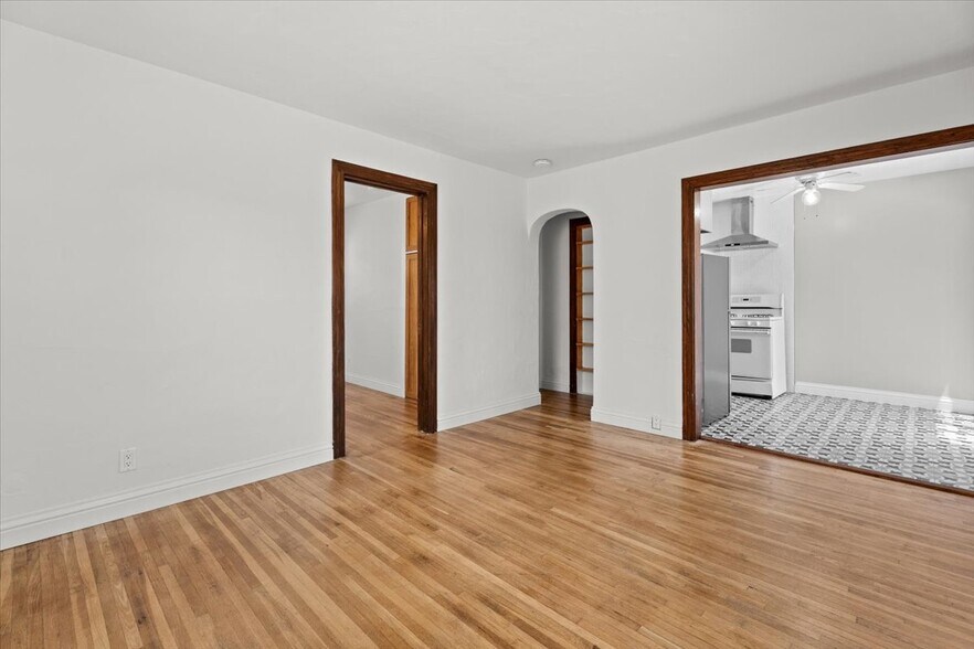 Building Photo - 4044 Huron Ave
