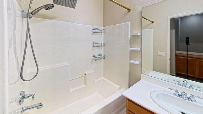 Building Photo - 1800 E Lakeshore Dr