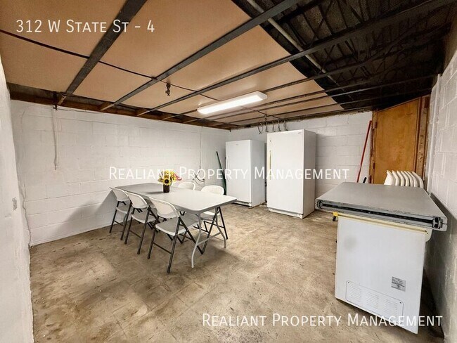 Building Photo - 312 W State St