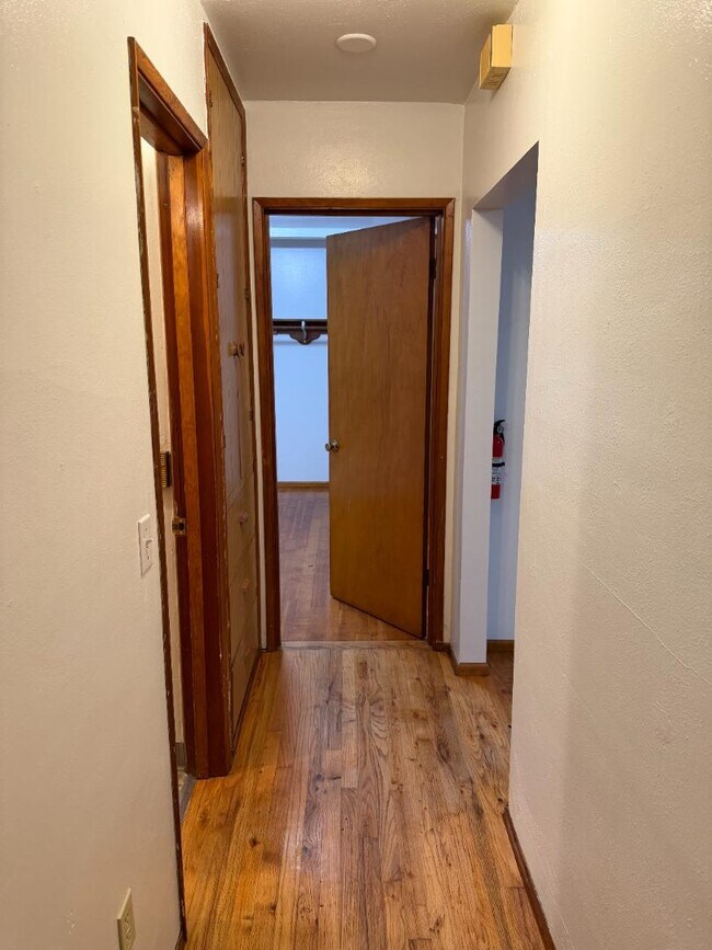 Building Photo - 1915 SE Debord St