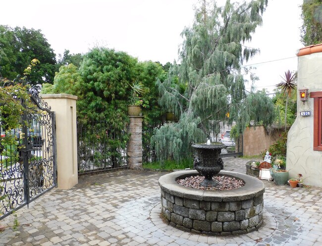 Building Photo - 56 La Venezia Ct