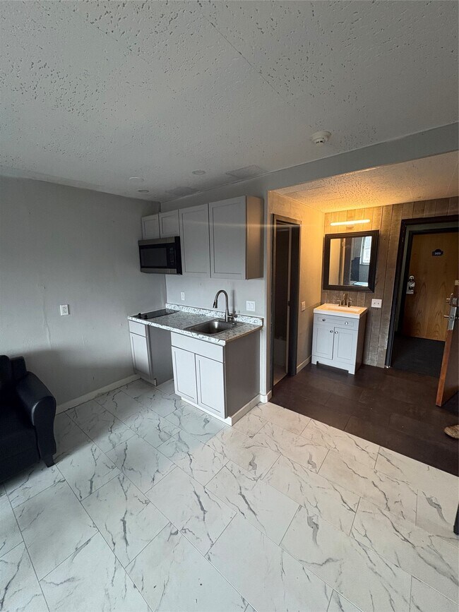 Building Photo - 65 Front St