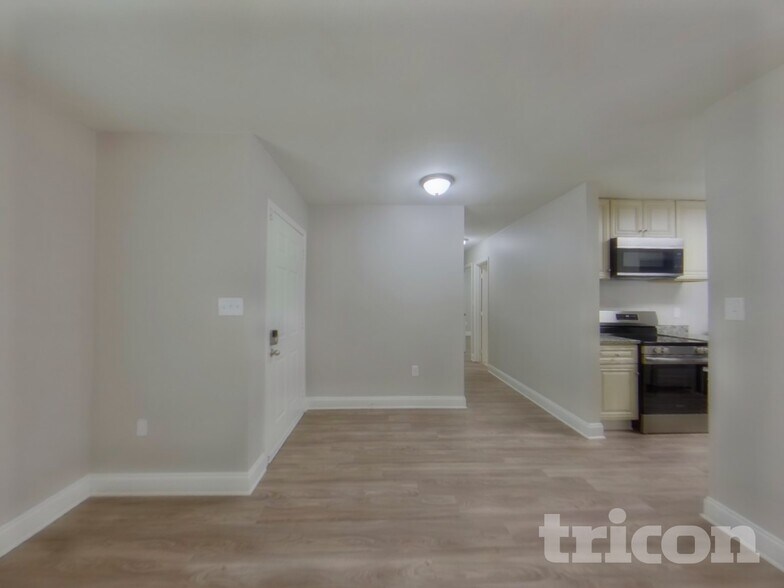 Building Photo - 6701 Hickory Trace Dr