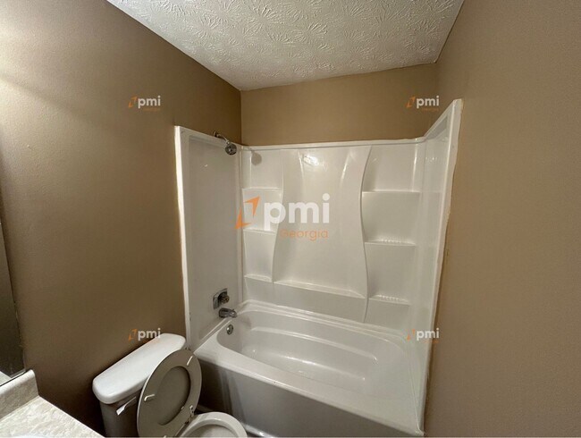 Building Photo - 5867 Sheldon Ct