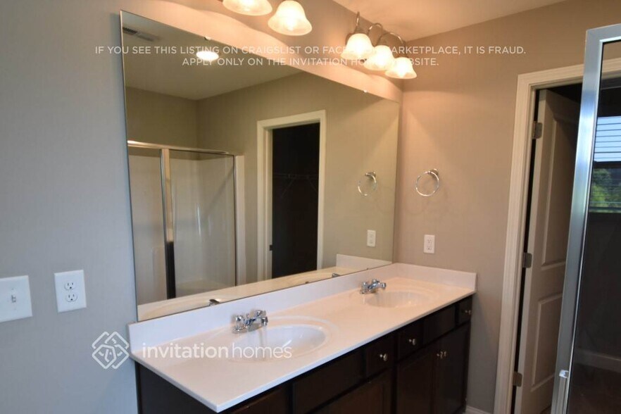 Building Photo - 5376 Roberta Crossing Dr