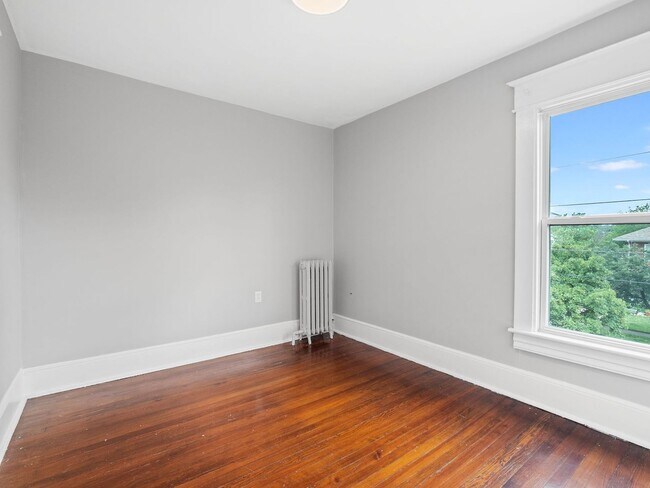 Building Photo - 926 Winona Ave SW