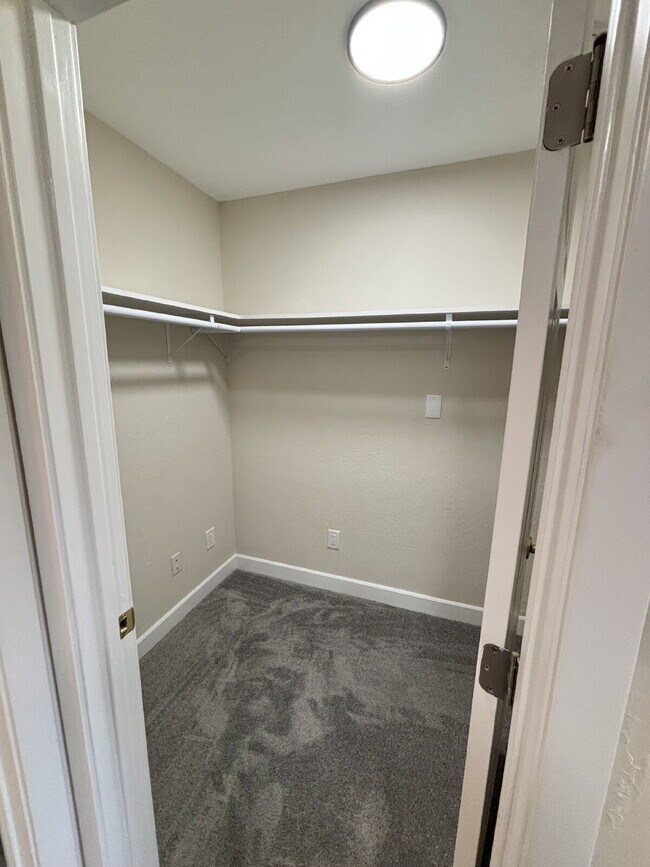Building Photo - "Completely remodeled 4-Bed, 3-Bath Sanctu...