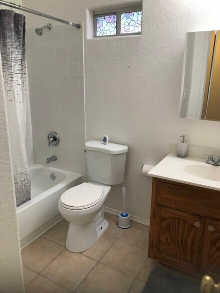 Building Photo - 2404 Thomas St