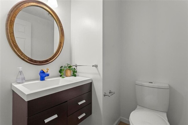 Building Photo - 1695 Spinnaker Dr