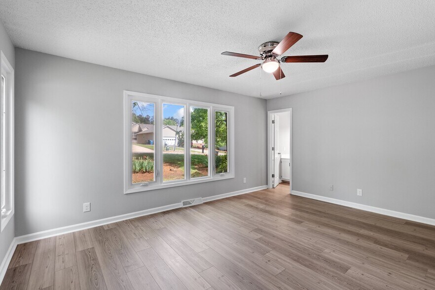 Building Photo - 325 Eastwood Dr