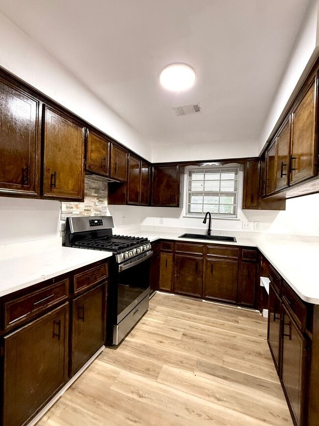 Building Photo - Beautiful House for Rent