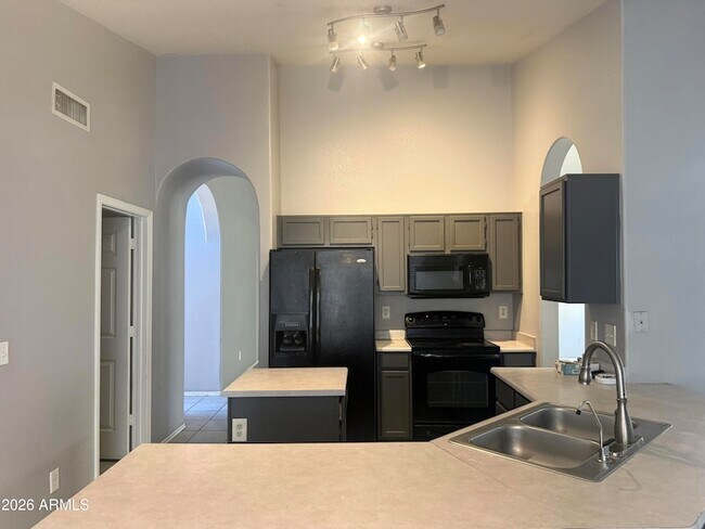 Building Photo - 8743 W Sierra Vista Dr