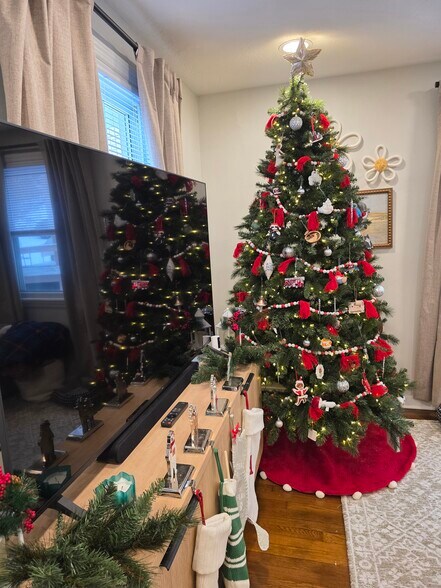 Building Photo - 905 Benton Ave