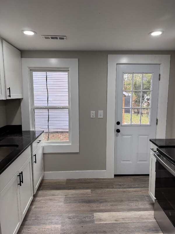 Building Photo - 220 W Brown Ave