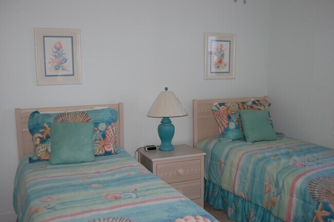 Building Photo - 4231 Hibiscus Dr