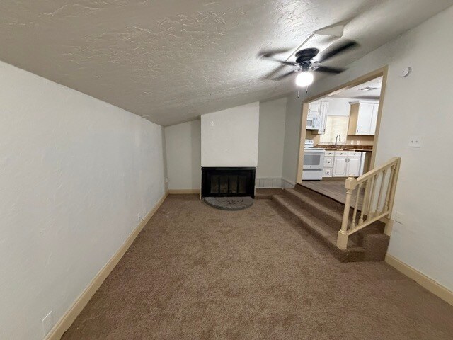 Building Photo - 512 NW Glendale Dr