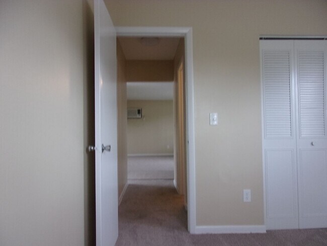 Building Photo - Adorable 2 Bedroom Just Minutes from Ameni...