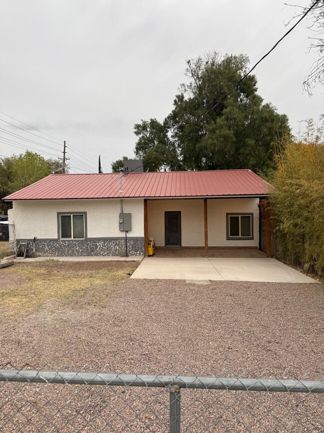 Building Photo - 382 W Quarry St