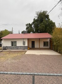 Building Photo - 382 W Quarry St