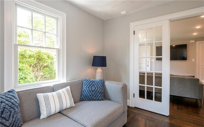 Building Photo - 118 Ruggles Ave