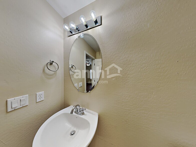 Building Photo - 17646 W Bridger St