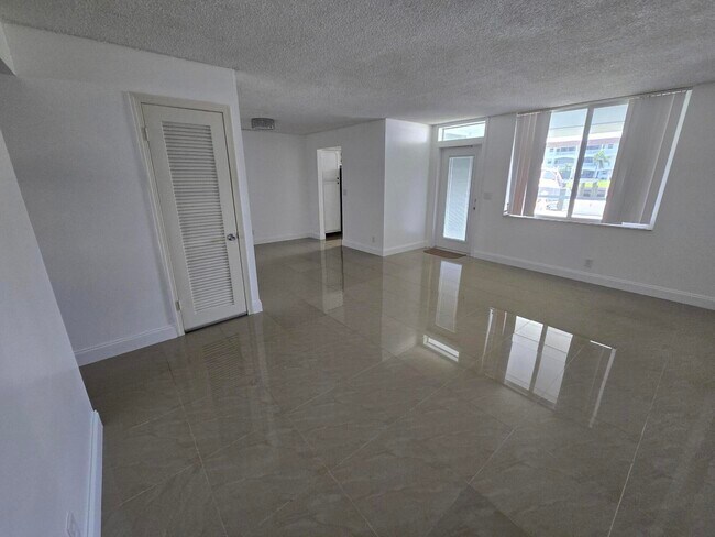 Building Photo - 104 Paradise Harbour Blvd