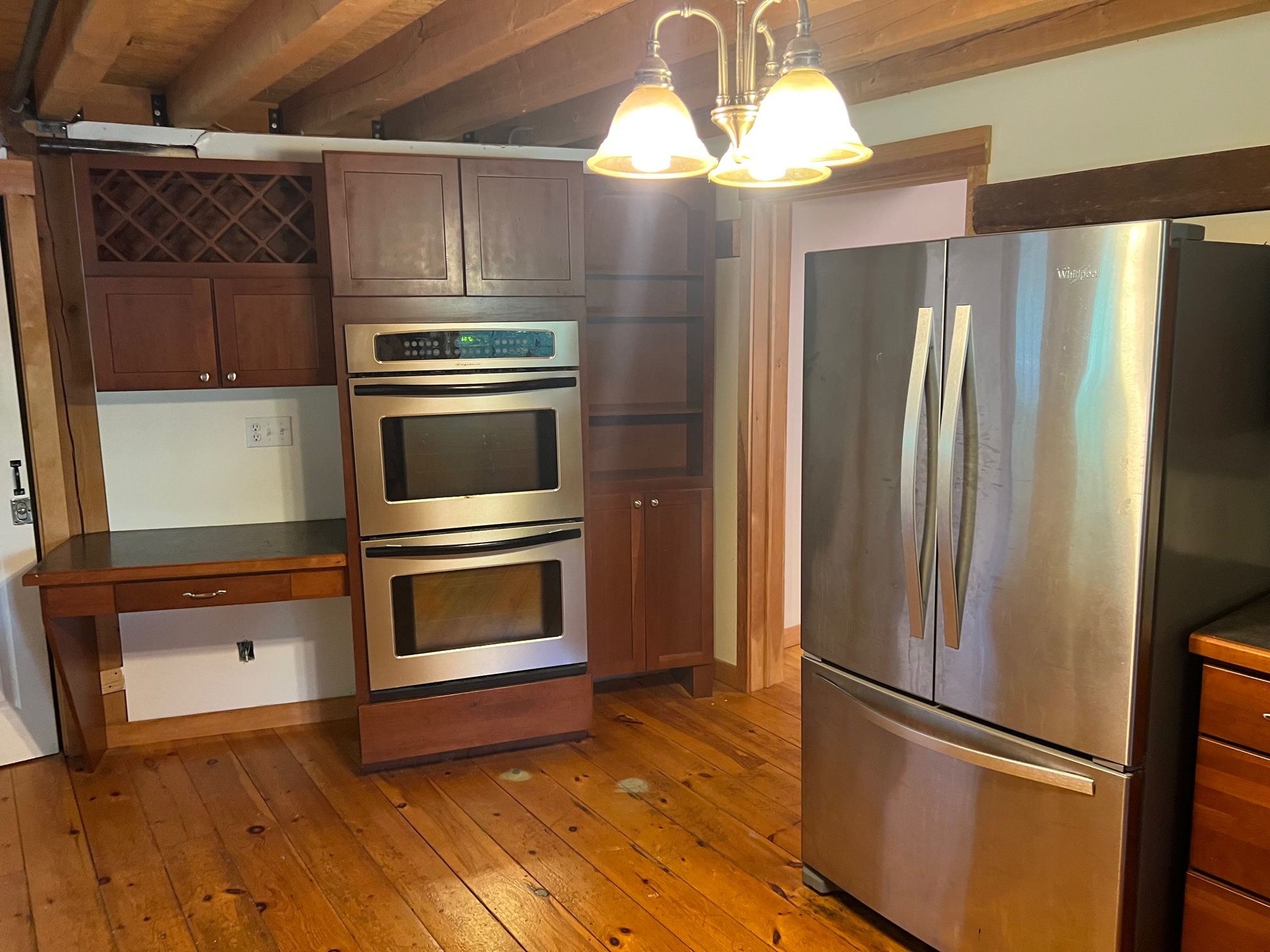 Kitchen Oven/Fridge - 18 Maple Ave