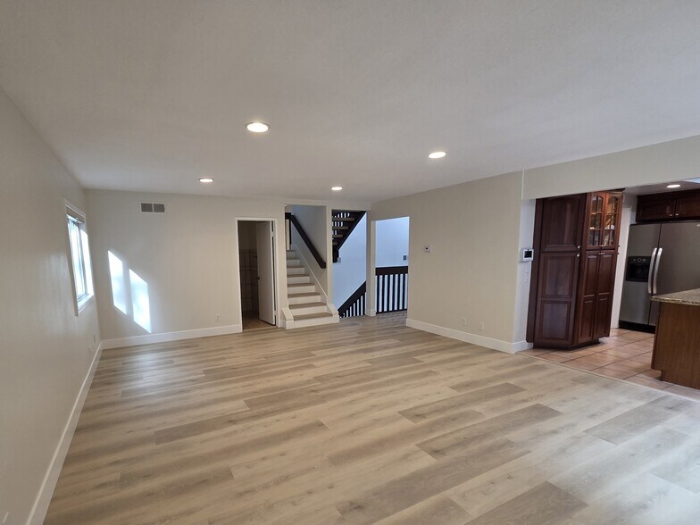 Building Photo - 24776 Glenwood Dr