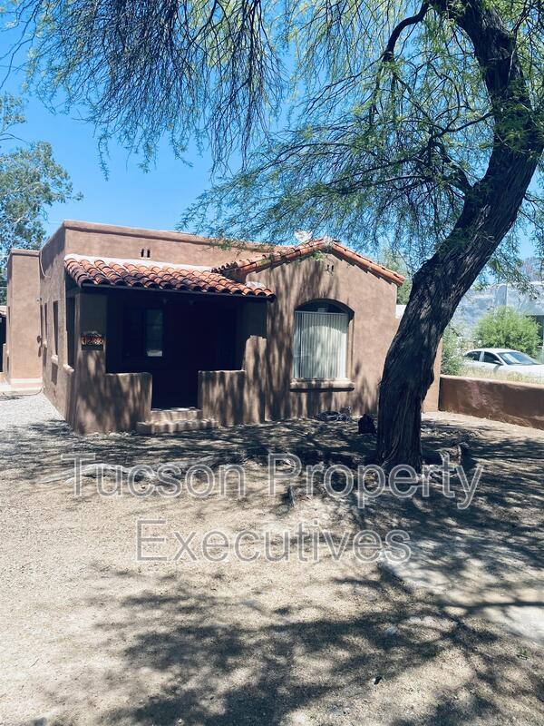 Building Photo - 1233 E Mabel St